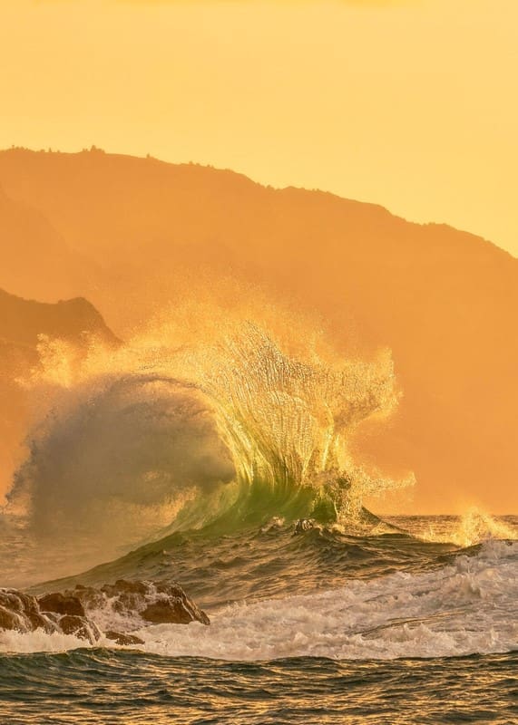 Hawaii Film Alliance-glassblown-na-pali-coast-wave